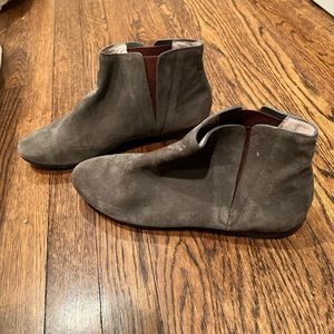 Size 9 gray suede ankle boots